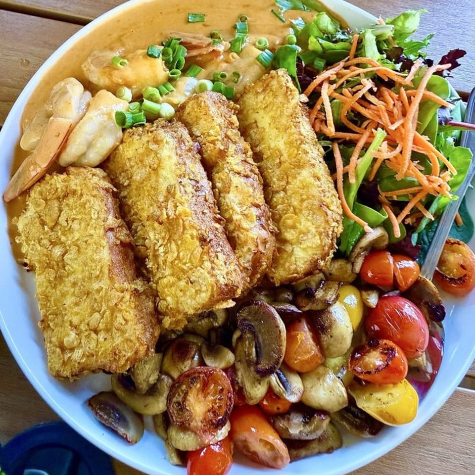 Kin Dee Thai dish with crispy fried tofu, shrimp, curry, mixed greens, and roasted vegetables.